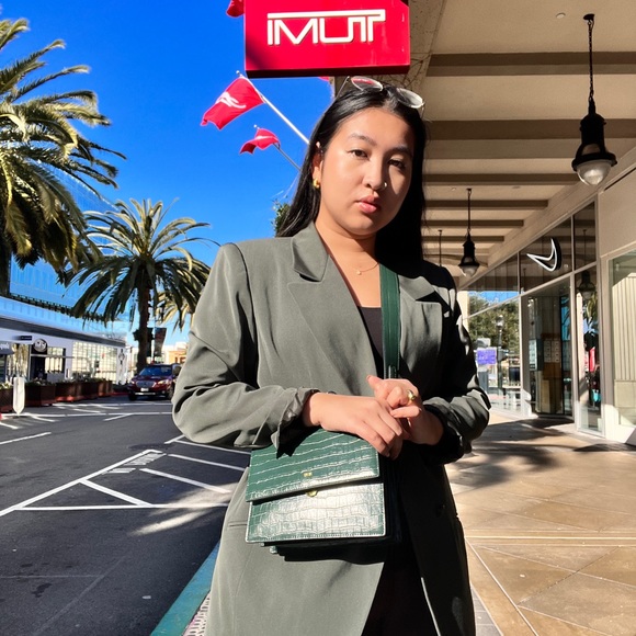 Meet your Posher, Nina - Picture 2 of 6